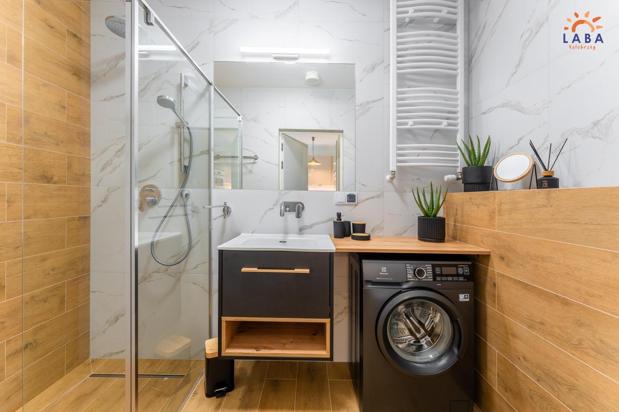 Laba Kolobrzeg Apartamenty Kollataja Z Parkingiem Luaran gambar